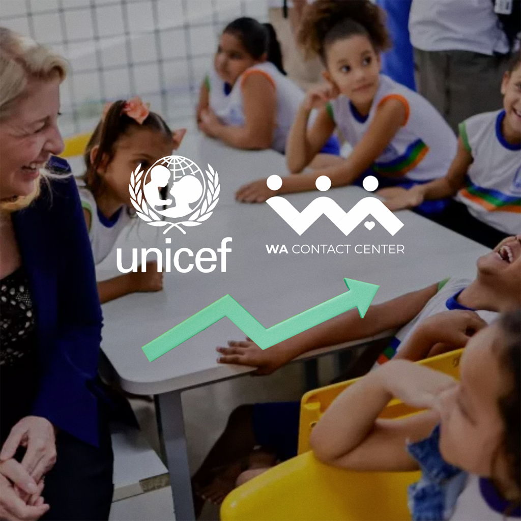 Crianças com uniforme de escola em torno de uma mesa e logo do Unicef